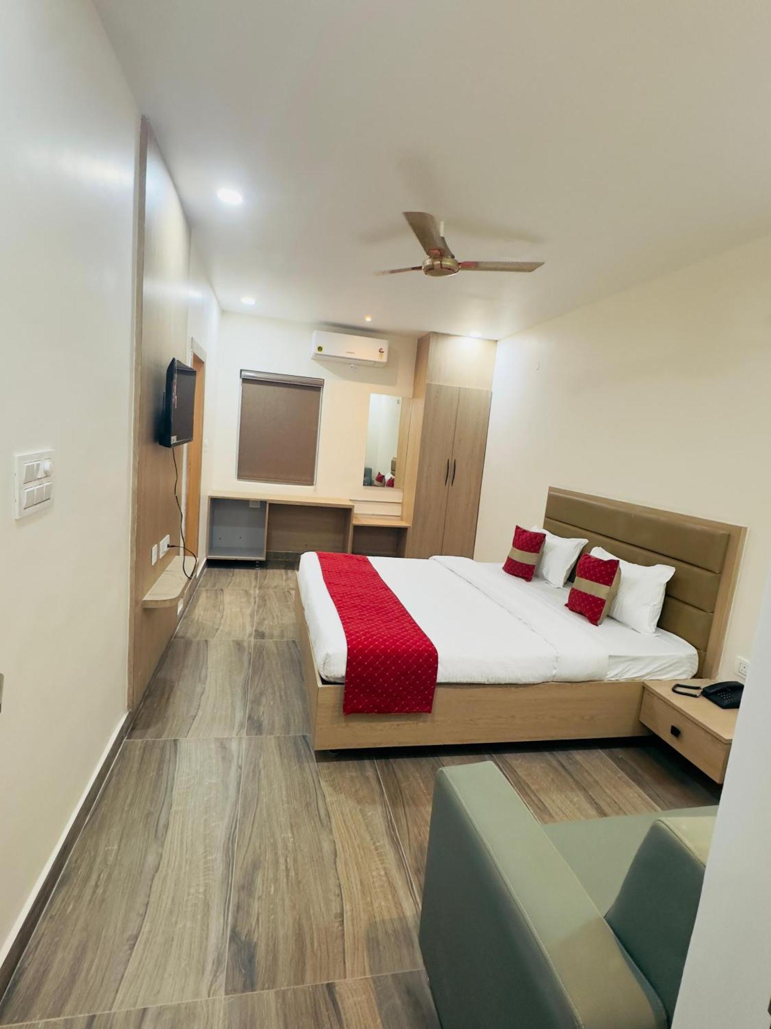 Hotel Raga Karimnagar Exterior photo